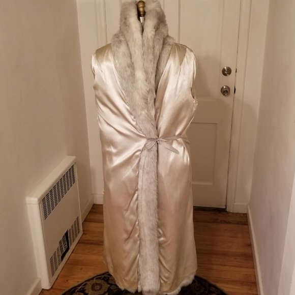 Silver Fox | Faux Fur | Signature Collection by Russel Taylor | Limited Edition - Picture 12 of 16